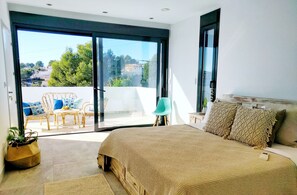 3 chambres, fer et planche à repasser, Wi-Fi, draps fournis