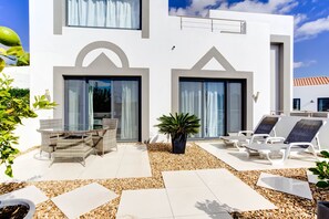 Outdoor dining - Amazing 2 bed villa, private pool, close to beach/restaurants/bars/golf/tennis (Carvoeiro)
