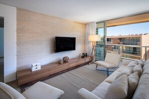 TV, stereo - the Quest - Luxury Beach Apartment (Albufeira)