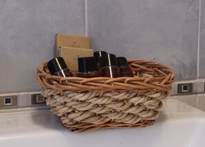 Dusche, Haartrockner, Bidet, Handtücher