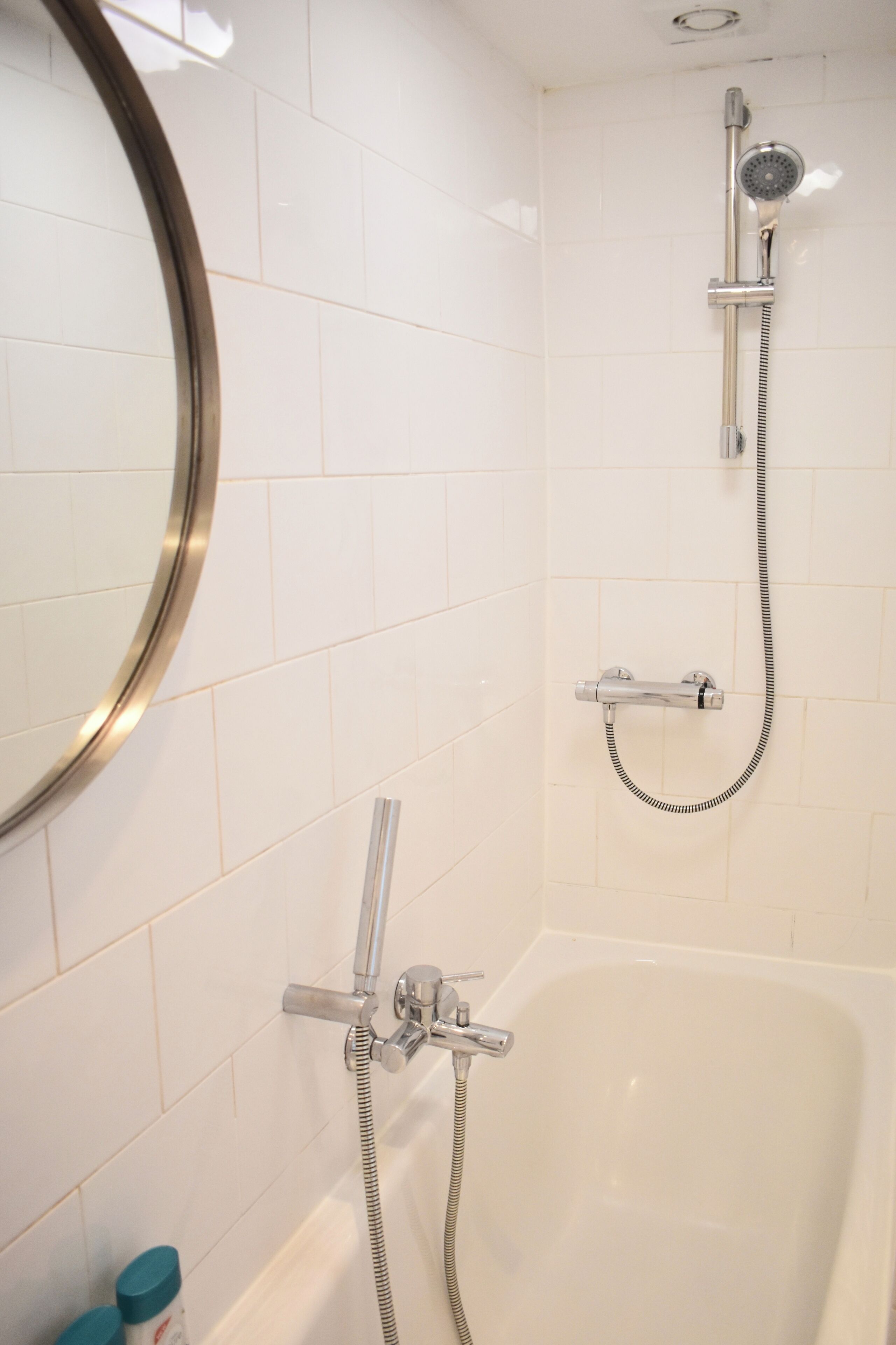 Baignoire, sèche-cheveux