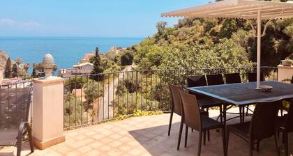 Villa 180sqm Taormina Mare 12 beds