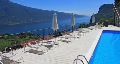 La Quiete 30 Lake view Apartment