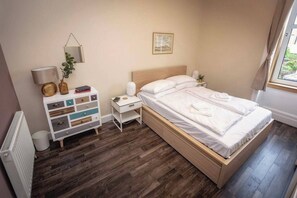 3 bedrooms, iron/ironing board, travel cot, Internet