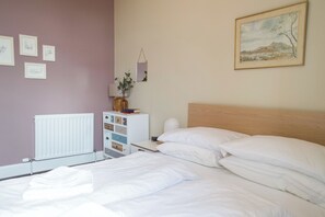 Unclassified image, 3 of 17, button - Bright, spacious Edinburgh City Centre Apartment (Edinburgh)
