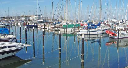 Grosses Grundstück für die ganze Familie - - mit W-LAN Glasfaser - TV im