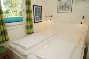 3 bedrooms, travel crib, WiFi