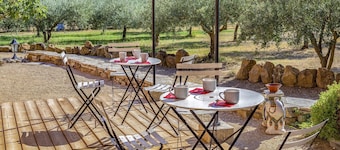 PROMO Maison grande piscine et jardin clĂŽturer, en bord de riviĂšre accĂšs direct