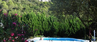 PROMO Stort privat basseng ved elva med vakker strand 