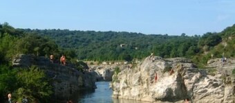 House with large swimming pool and enclosed garden, on the river bank with direct access