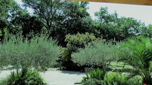 Unclassified image, 3 of 21, button - House with large swimming pool and enclosed garden, on the river bank with direct access (La Roque-Sur-Cèze, Saint-Michel-d'Euzet)