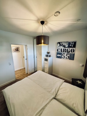 1 bedroom, iron/ironing board, free WiFi