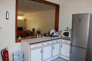 Fridge, microwave, oven, stovetop - Flic En Flac: Cosy Apartment in a nice setting (Flic en Flac)