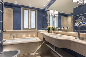 Badewanne, Haartrockner