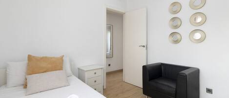 2 chambres, coffres-forts dans les chambres, fer et planche Ă repasser