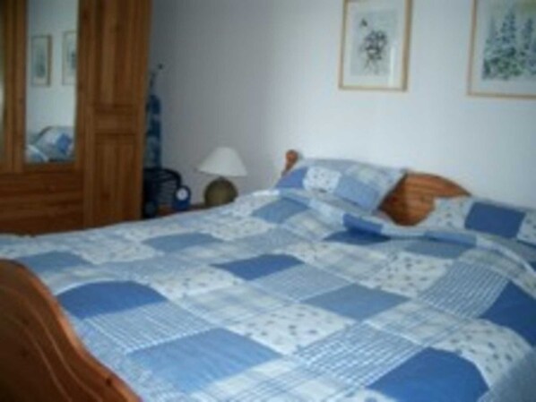 2 bedrooms, bed sheets, wheelchair access