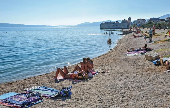 Nära stranden och fiske