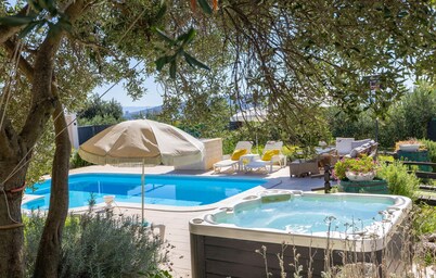 Nice home in Kastel Sucurac with WiFi