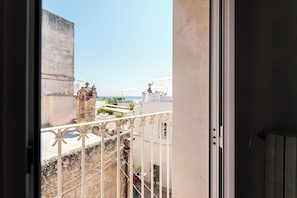 Interior - Casa Conchiglia: Authentic Seafront Apartment (Monopoli)
