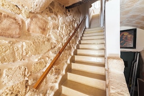 Interior - Casa Conchiglia: Authentic Seafront Apartment (Monopoli)