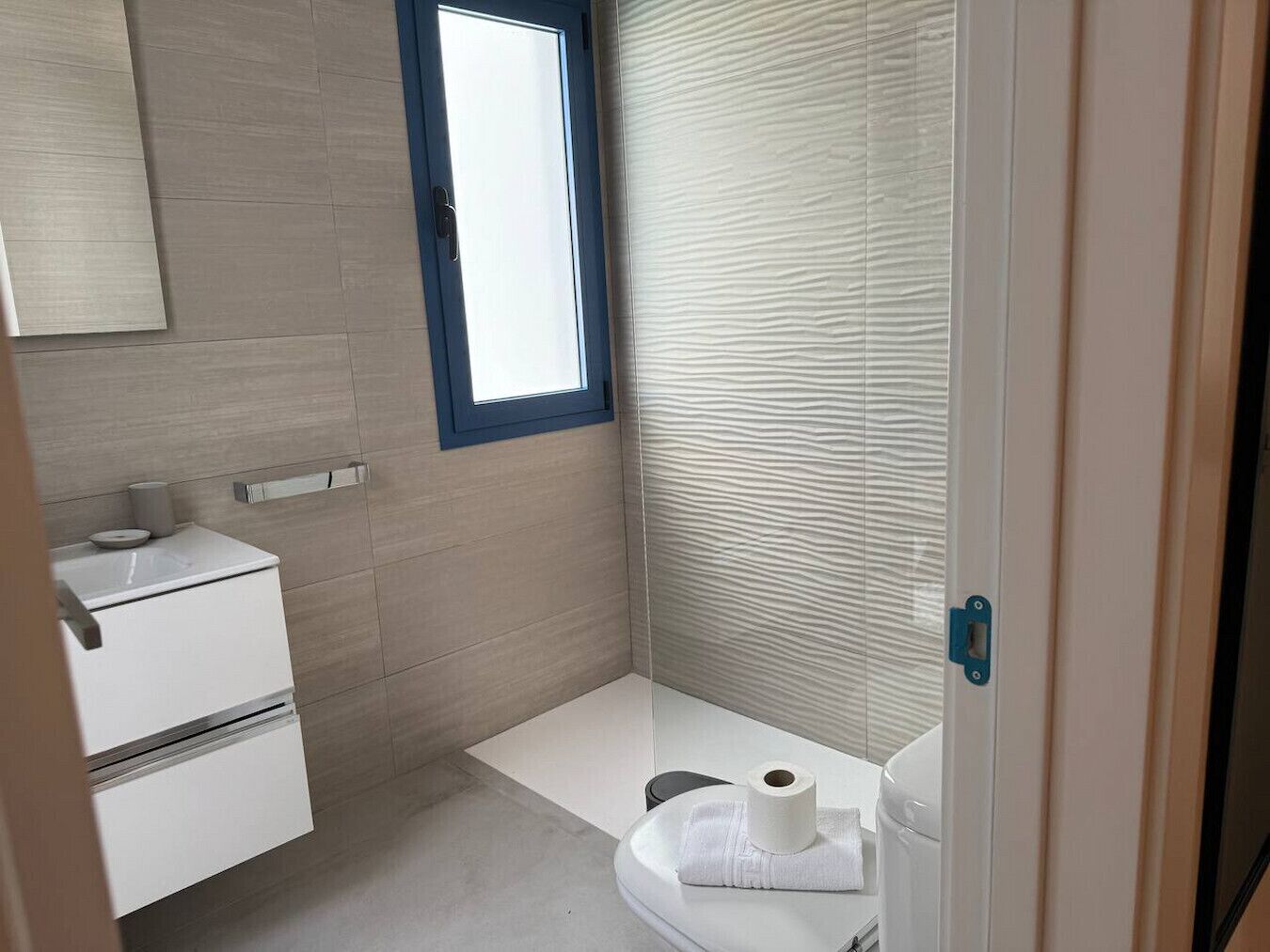 Bathtub, hair dryer, towels