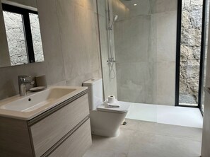 Bathtub, hair dryer