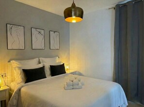 3 bedrooms, in-room safe, iron/ironing board, free WiFi