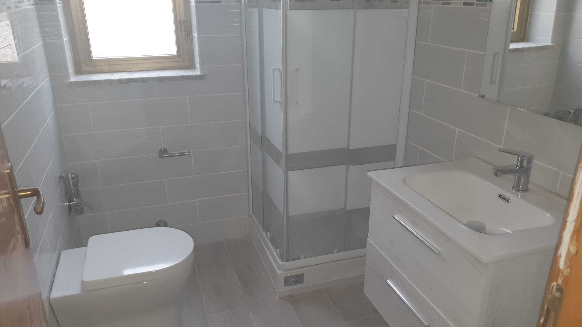 Doccia, asciugacapelli, bidet, asciugamani