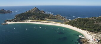 COUNTRY HOUSE WITH EXCELLENT MOUNTAIN VIEWS