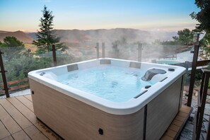 Tina de hidromasaje al aire libre