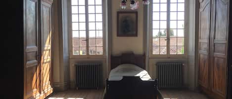 8 chambres, fer et planche Ă repasser, Wi-Fi, draps fournis