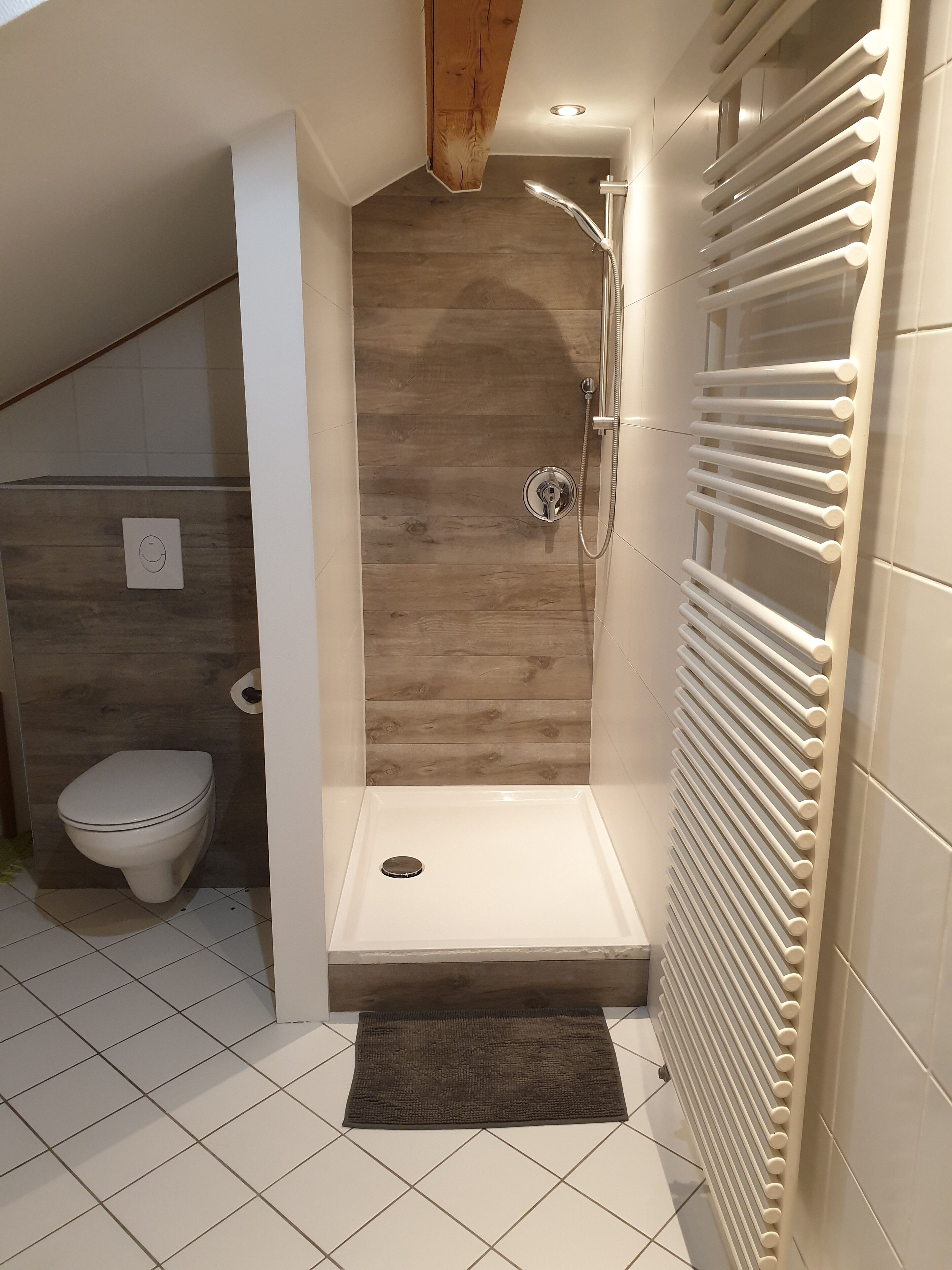 Bathtub, hair dryer, towels