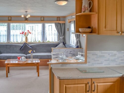 Norfolk Poppy Caravan - Sleeps 4 with Free WiFi and SKY TV.