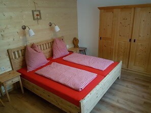 3 bedrooms, free WiFi, bed sheets