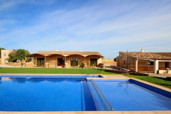 Pool - Holiday Apartment in Campos with Private Parking (Campos)