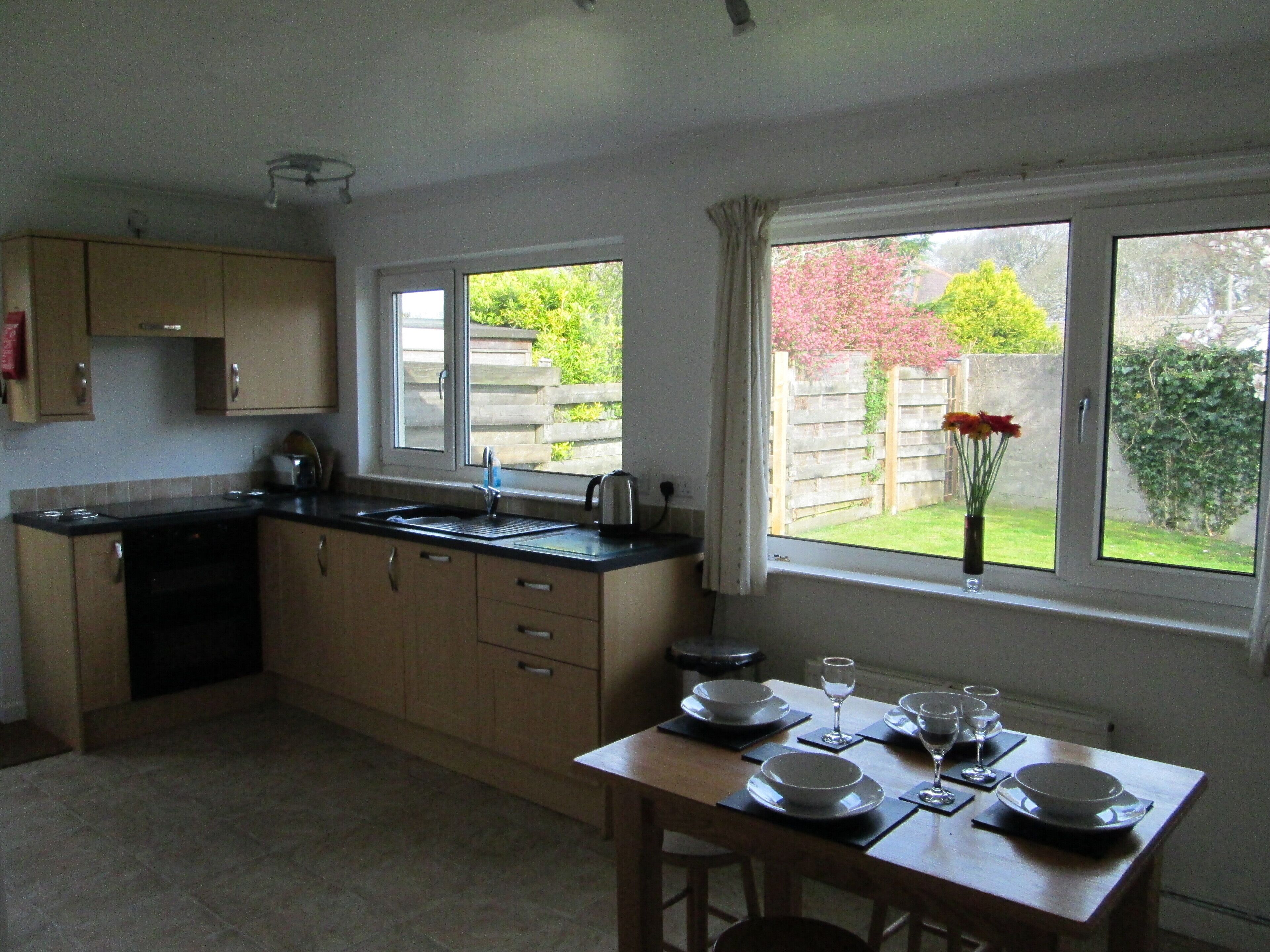 冰箱、微波炉、烤箱、炉灶