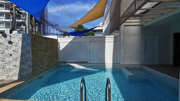 Design House | 5 bedrooms, desk, laptop workspace, blackout drapes