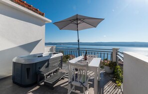 Outdoor spa tub - 3 bedroom nice home in Stanici (Stanici)