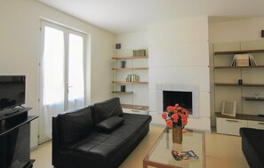 TV, caminetto, lettore DVD