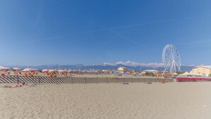 A beach with a Ferris wheel in the background, sandy beach, and a clear sky. - Lovely home in Torre del Lago Puccini (Torre del Lago Puccini)