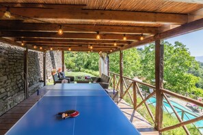 Outdoor dining - Ciucola house, typical Tuscan structure with pool, surrounded by nature (Raggiolo (Ar))