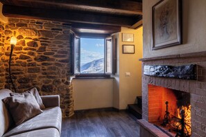 Interior - Ciucola house, typical Tuscan structure with pool, surrounded by nature (Raggiolo (Ar))