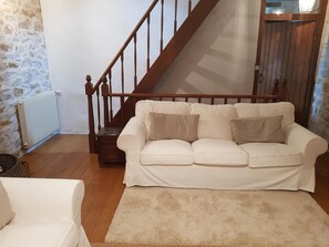 Fernseher, Kamin, DVD-Player, Tischtennisplatte