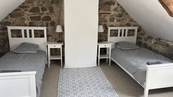 4 chambres, fer et planche à repasser, Wi-Fi gratuit, draps fournis