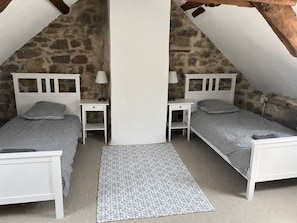 4 bedrooms, iron/ironing board, free WiFi, bed sheets