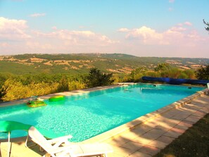 حمّام سباحة خارجي