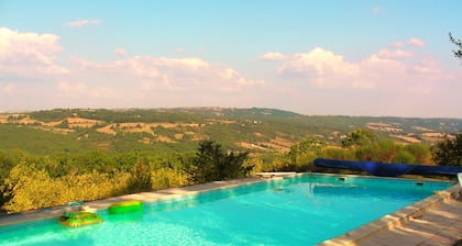 Hermosa casa de piedra con gran piscina privada y vistas impresionantes