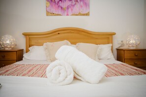 2 chambres, fer et planche Ă repasser, Wi-Fi gratuit, draps fournis