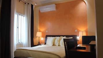 Executive Room | Minibar, in-room safe, desk, blackout curtains