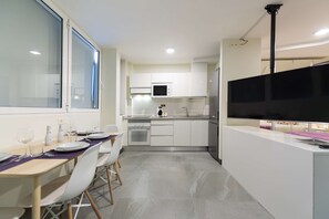 Fridge, microwave, oven, coffee/tea maker
